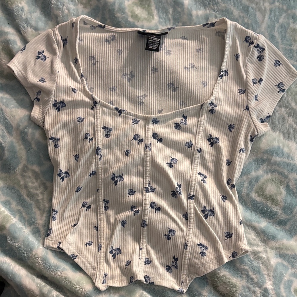 Just Polly Cropped White Tee With Flowers